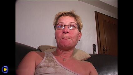 Amateur Big Boobs MILF Gets Wet